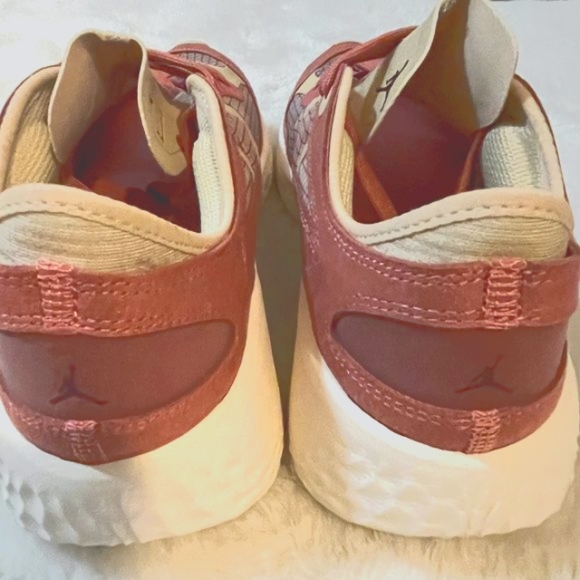 WMNS Delta 3 Low Sneaker - Picture 4 of 11